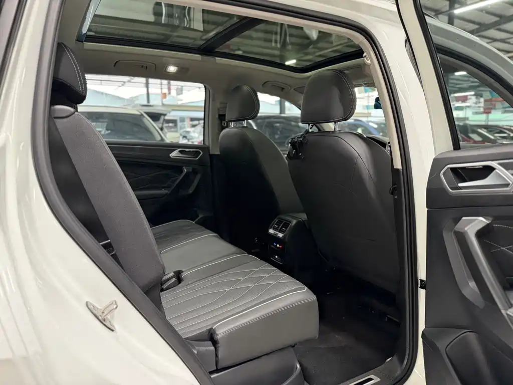 Volkswagen Tiguan L 2023 — фото 17