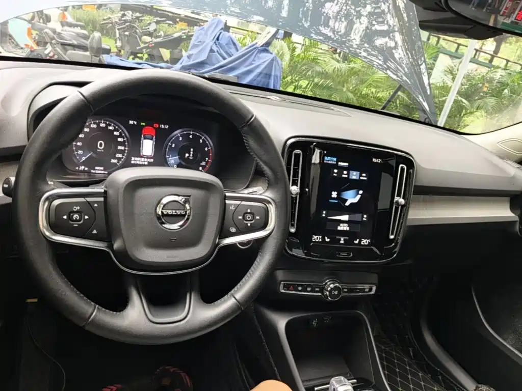 Volvo XC40 2021 — фото 10