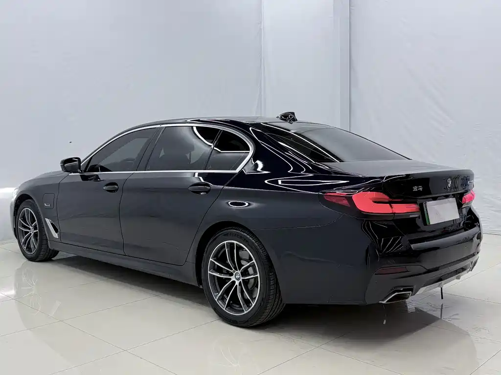 BMW 5 Series New Energy 2023 — фото 14