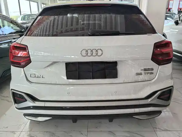 Audi Q2L 2023