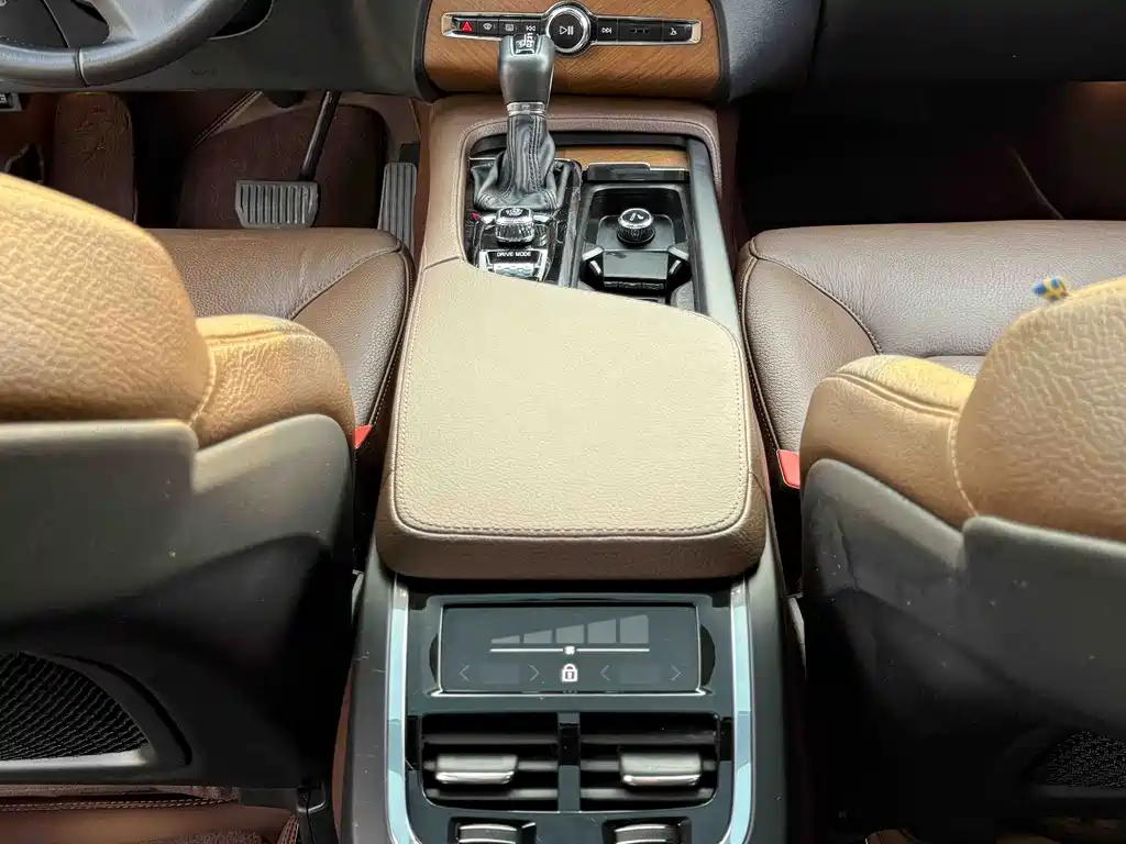 Volvo XC90 2020 — фото 10
