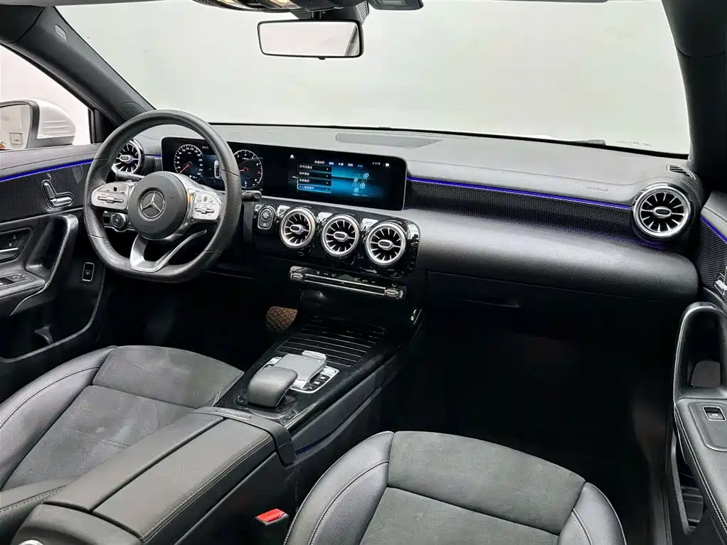 Mercedes-Benz A-Class 2019 — фото 12