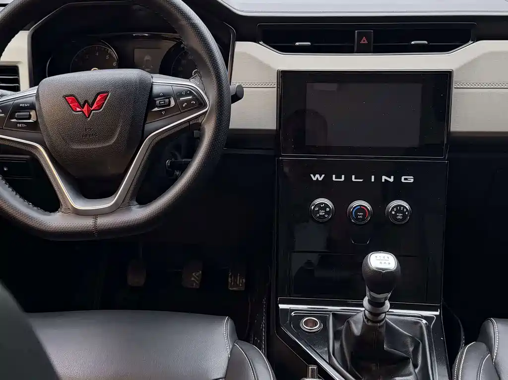 Wuling Journey 2023