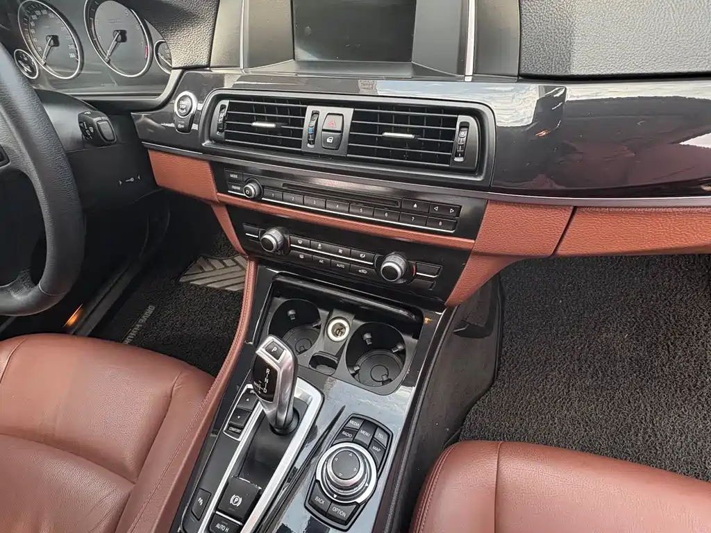 BMW 5 Series 2014 — фото 8
