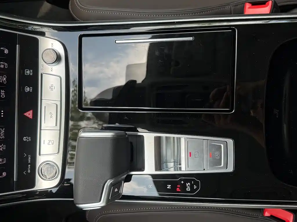 Audi A8 2025 — фото 16