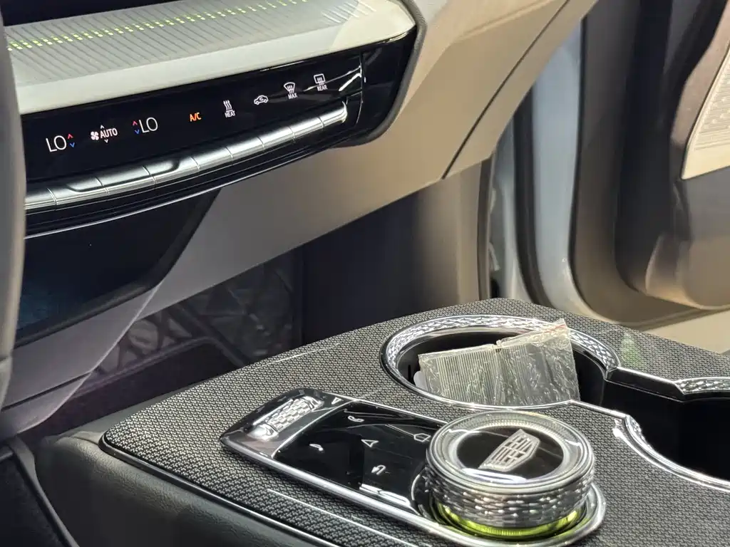 Cadillac IQ Aoge 2024 — фото 12