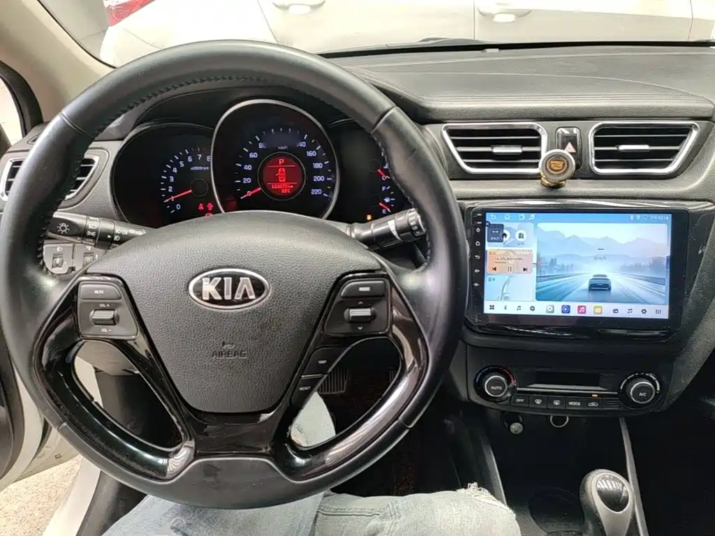 Kia K2 2015 — фото 10