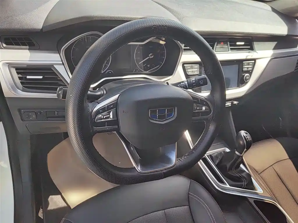 Geely Vision X3 2019 — фото 11