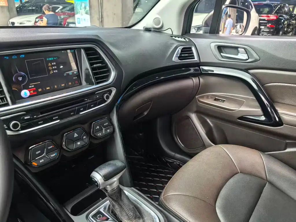 GAC Motor Trumpchi GS4 2016 — фото 11