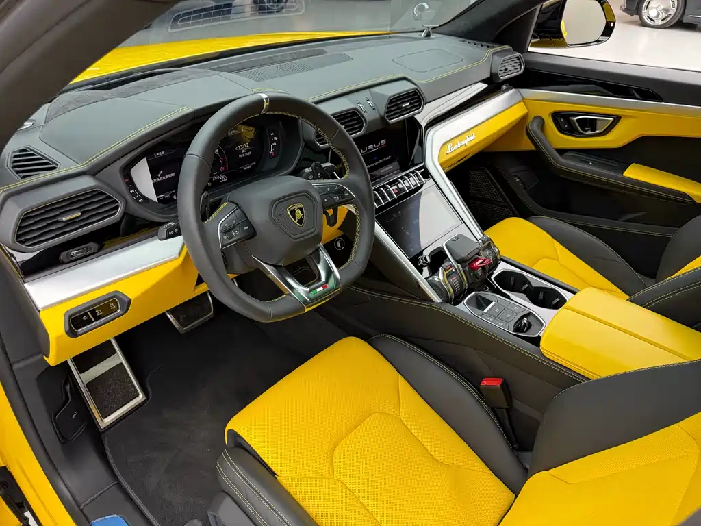 Lamborghini Urus 2023 — фото 10