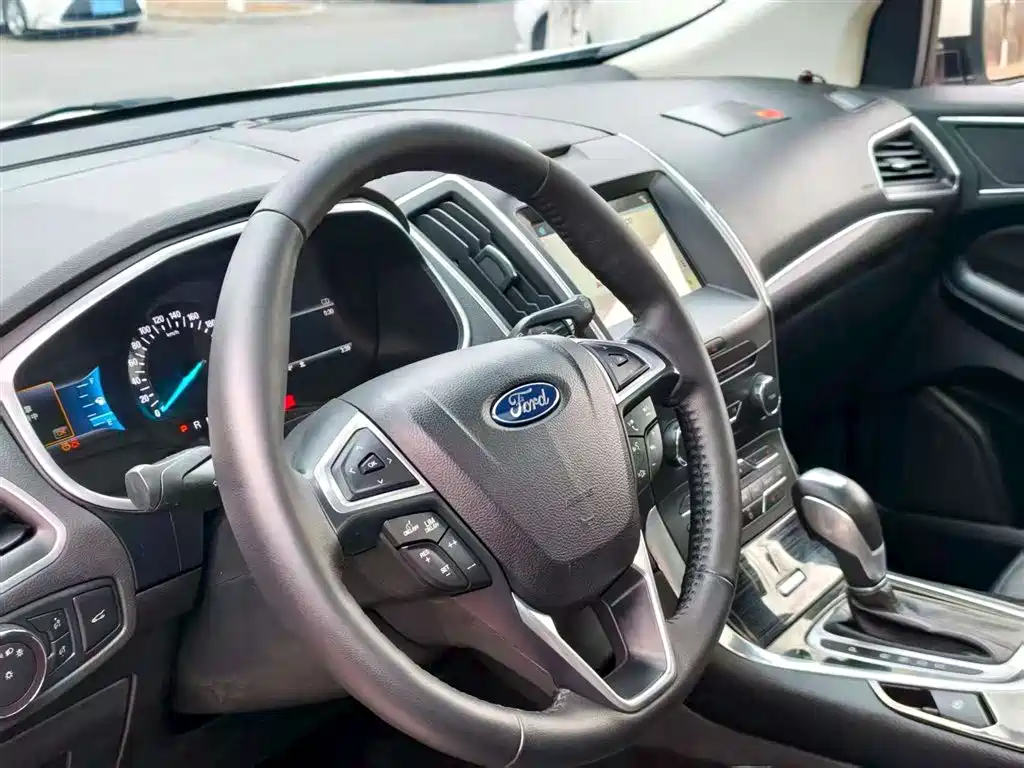 Ford Edge 2017 — фото 9