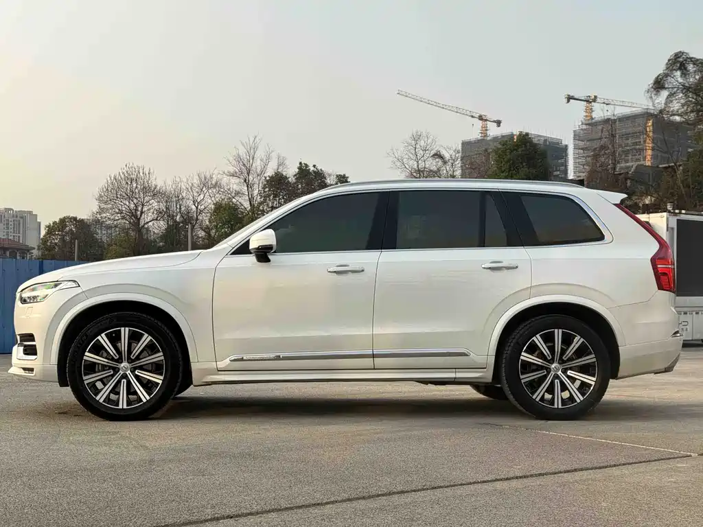 Volvo XC90 2020 — фото 15