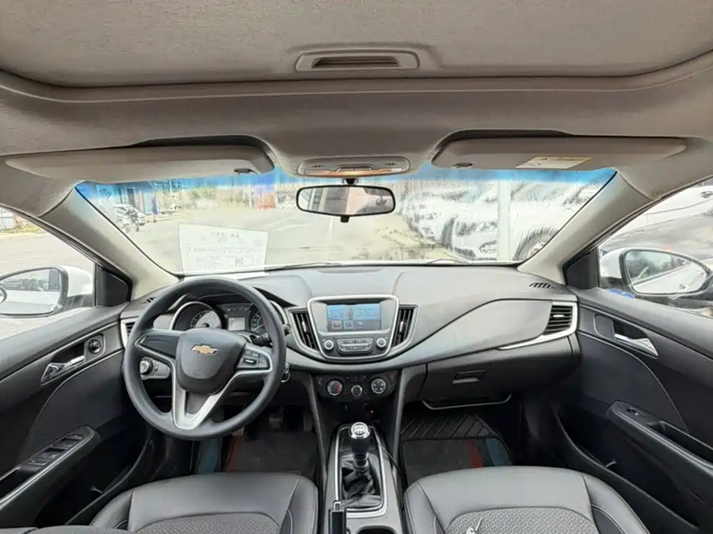 Chevrolet Cavalier 2018 — фото 10