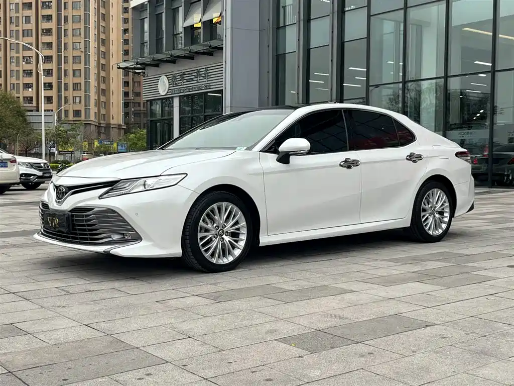 Toyota Camry 2020 — фото 1