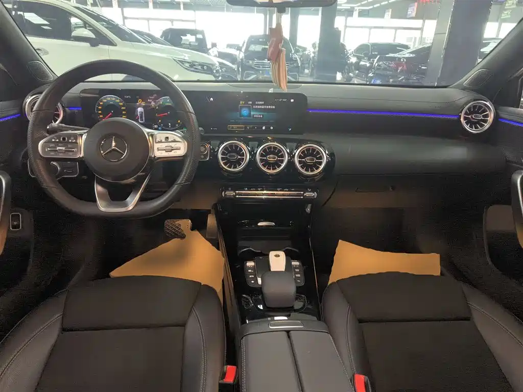 Mercedes-Benz A-Class 2025 — фото 10