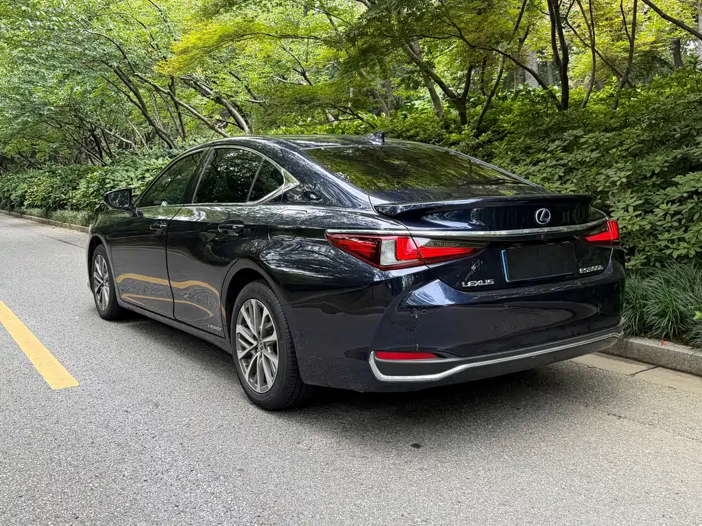 Lexus ES 2022 — фото 15