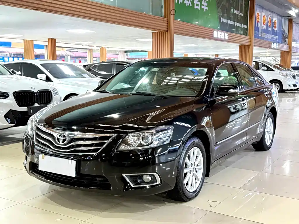 Toyota Camry 2015 — фото 1