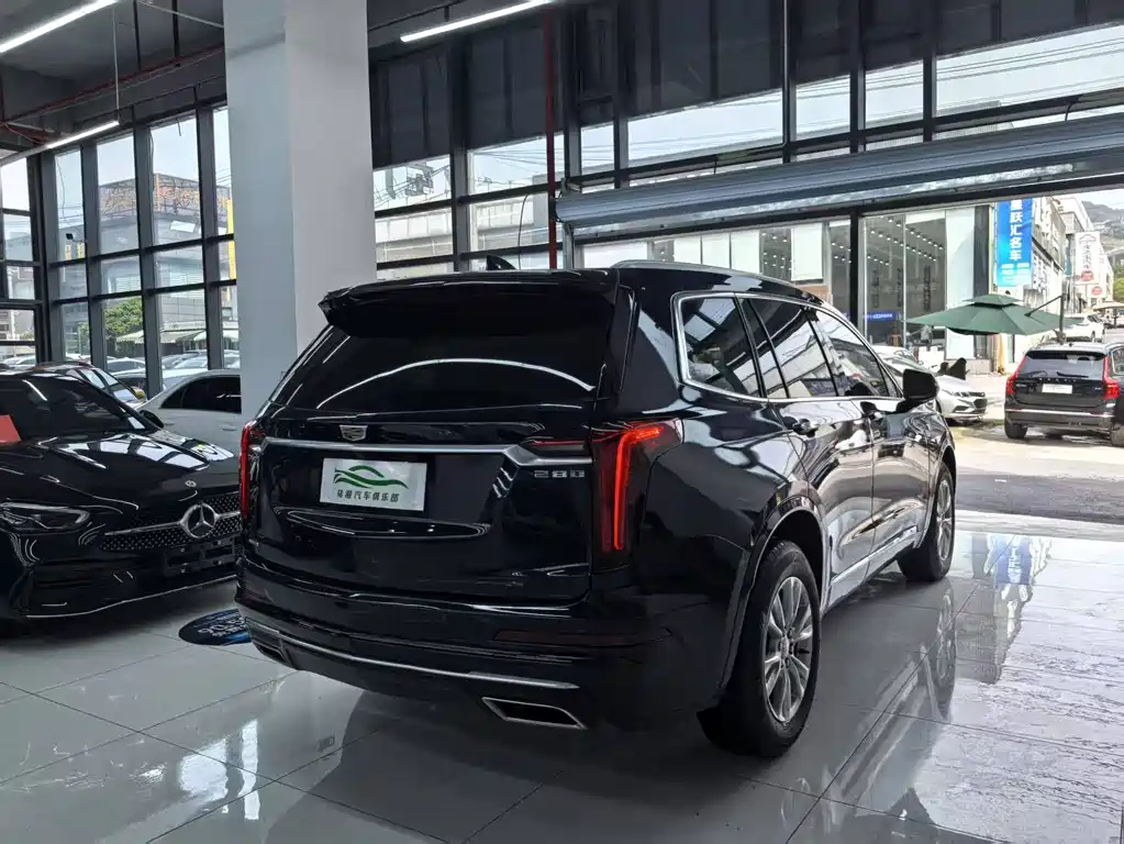 Cadillac XT6 2022 — фото 15