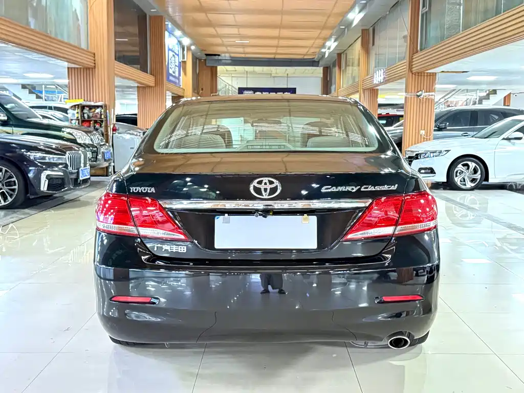 Toyota Camry 2015 — фото 5