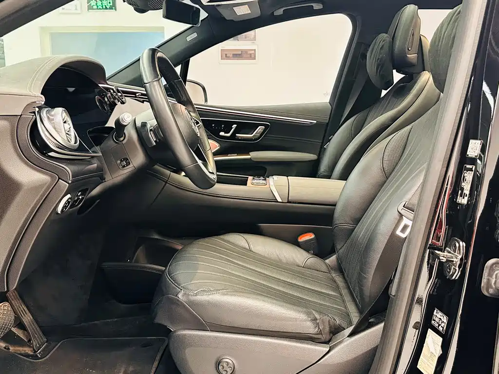 Mercedes-Benz EQS SUV 2023 — фото 18