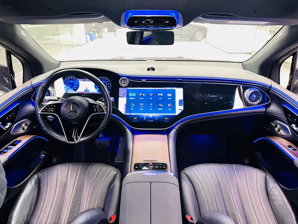 Mercedes-Benz EQS SUV 2023 — фото 21