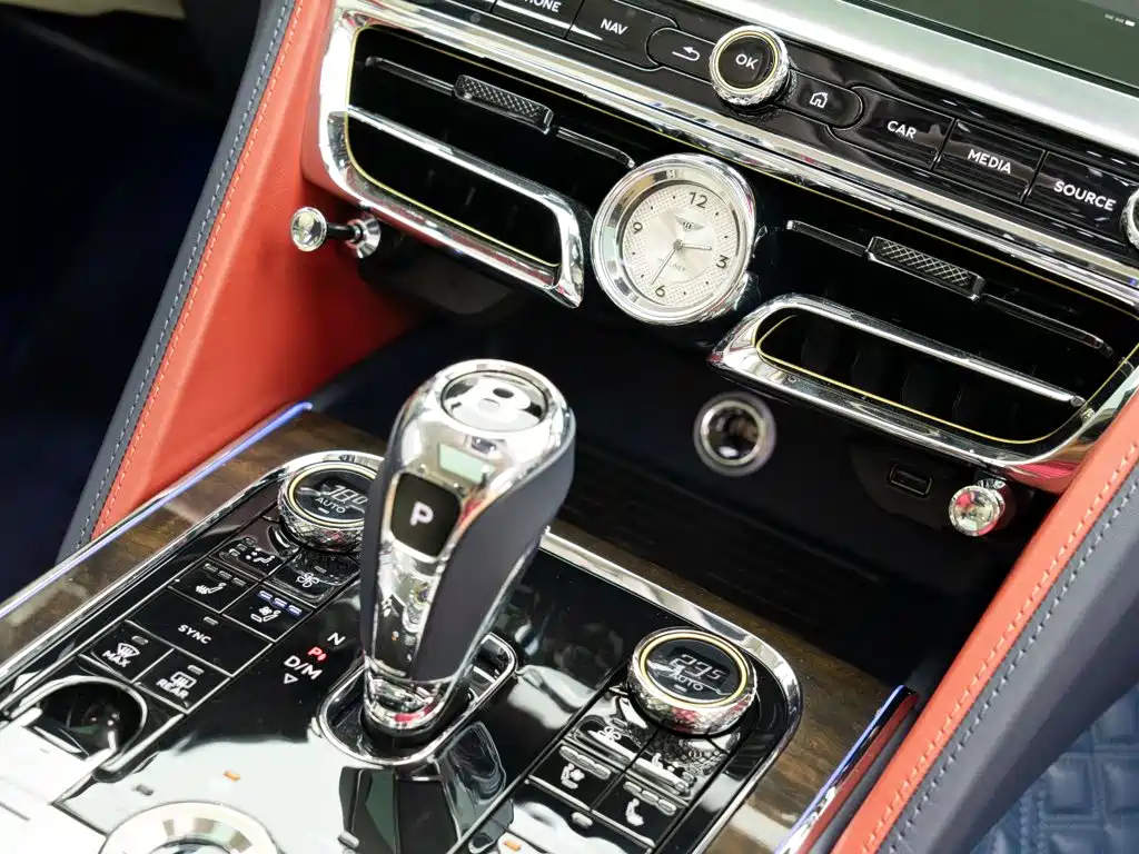 Bentley Flying Spur 2023 — фото 24