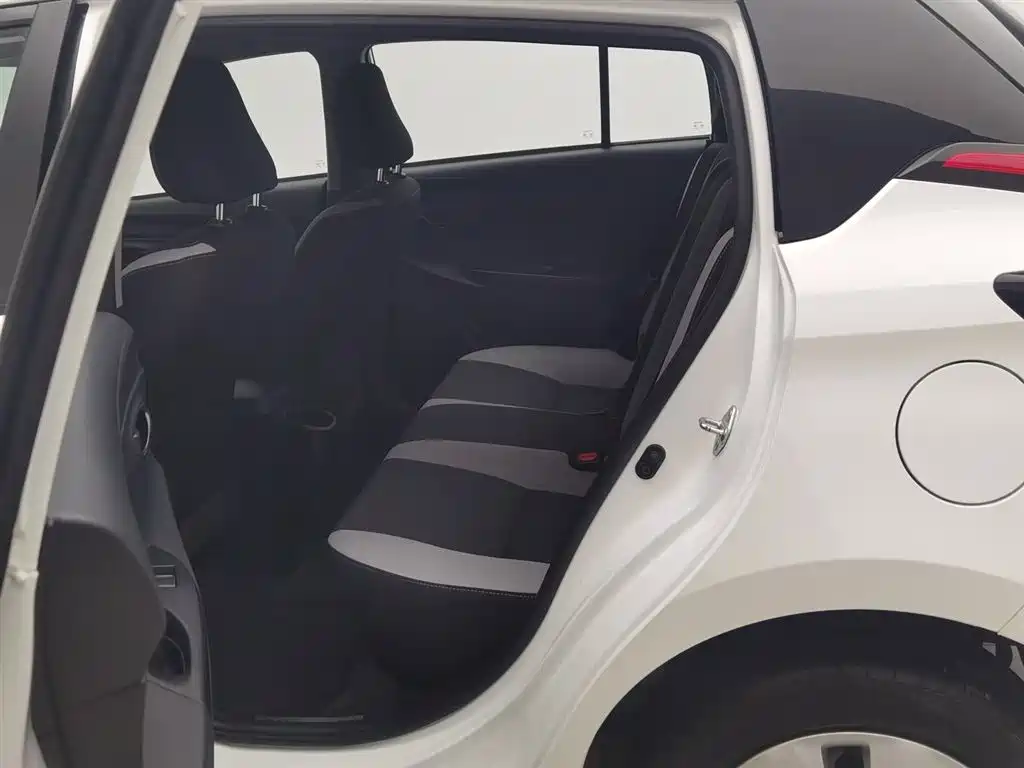 Toyota Yaris L 2020 — фото 15
