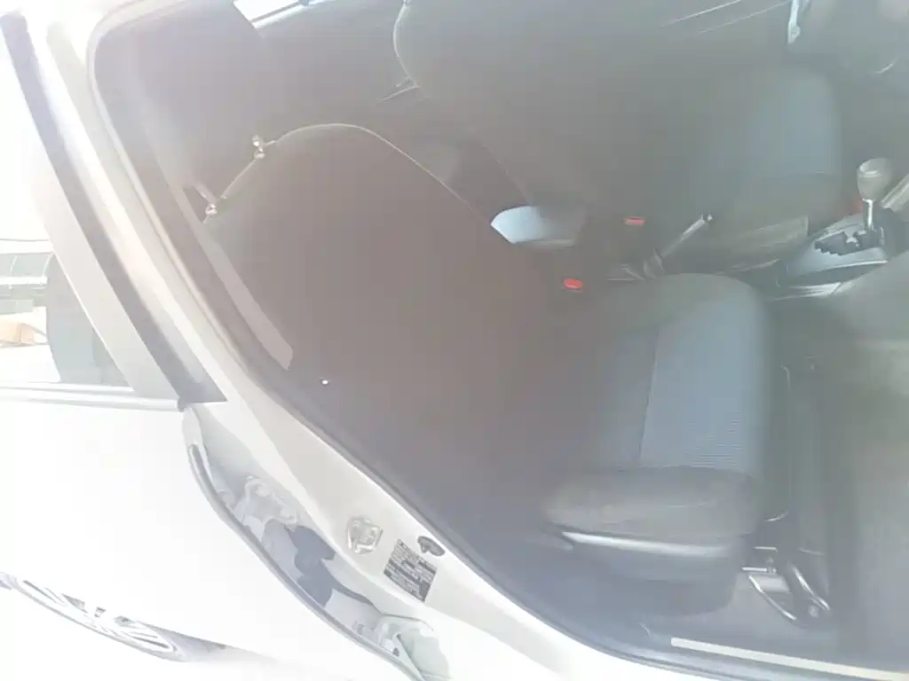 Toyota Yaris L 2018 — фото 25