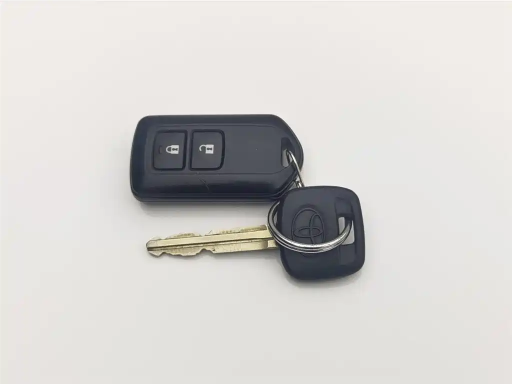 Toyota Yaris L 2020 — фото 19
