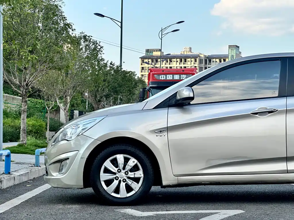 Hyundai Accent 2012 — фото 8