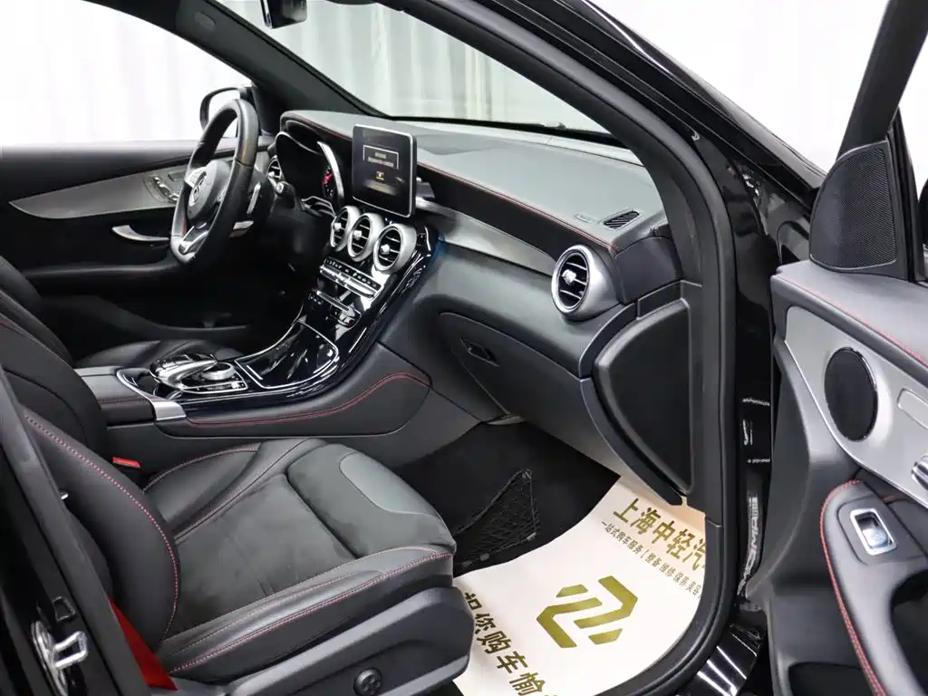 Mercedes-Benz GLC AMG 2019 — фото 17