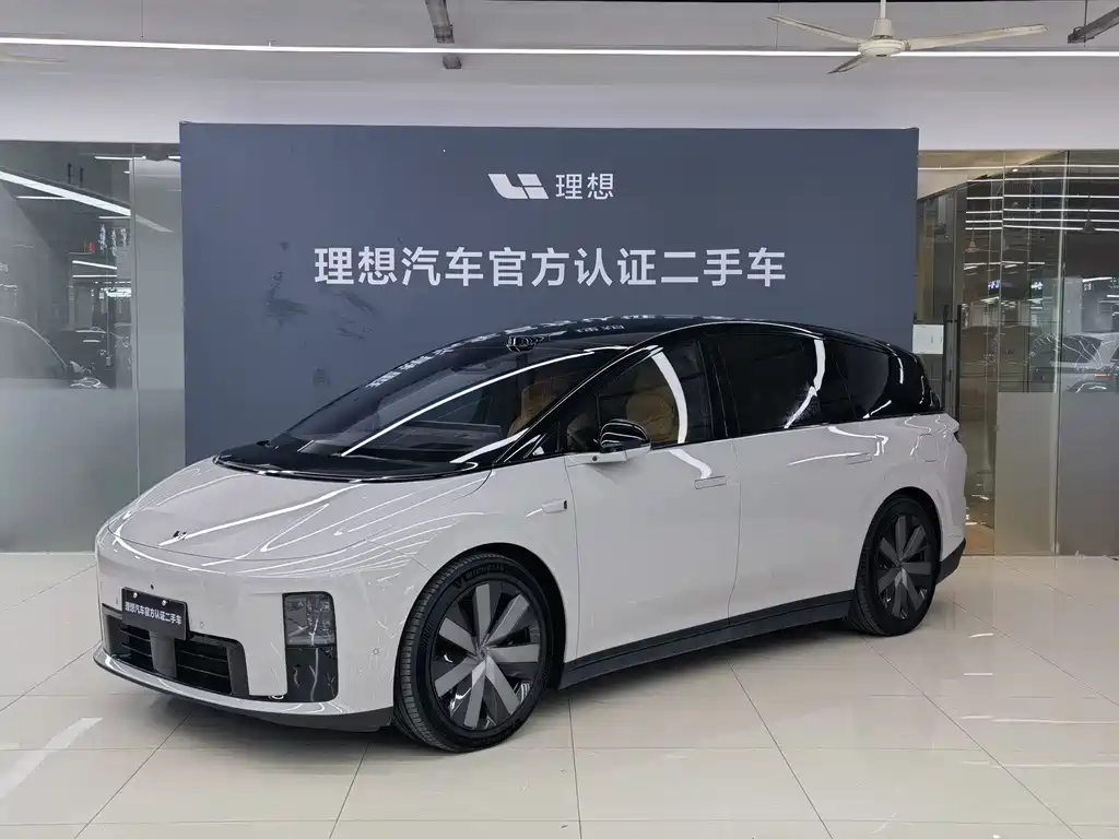 Li Auto i8 2025 — фото 1