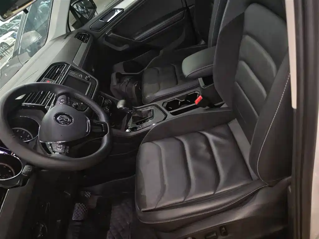 Volkswagen Tiguan L 2018 — фото 15