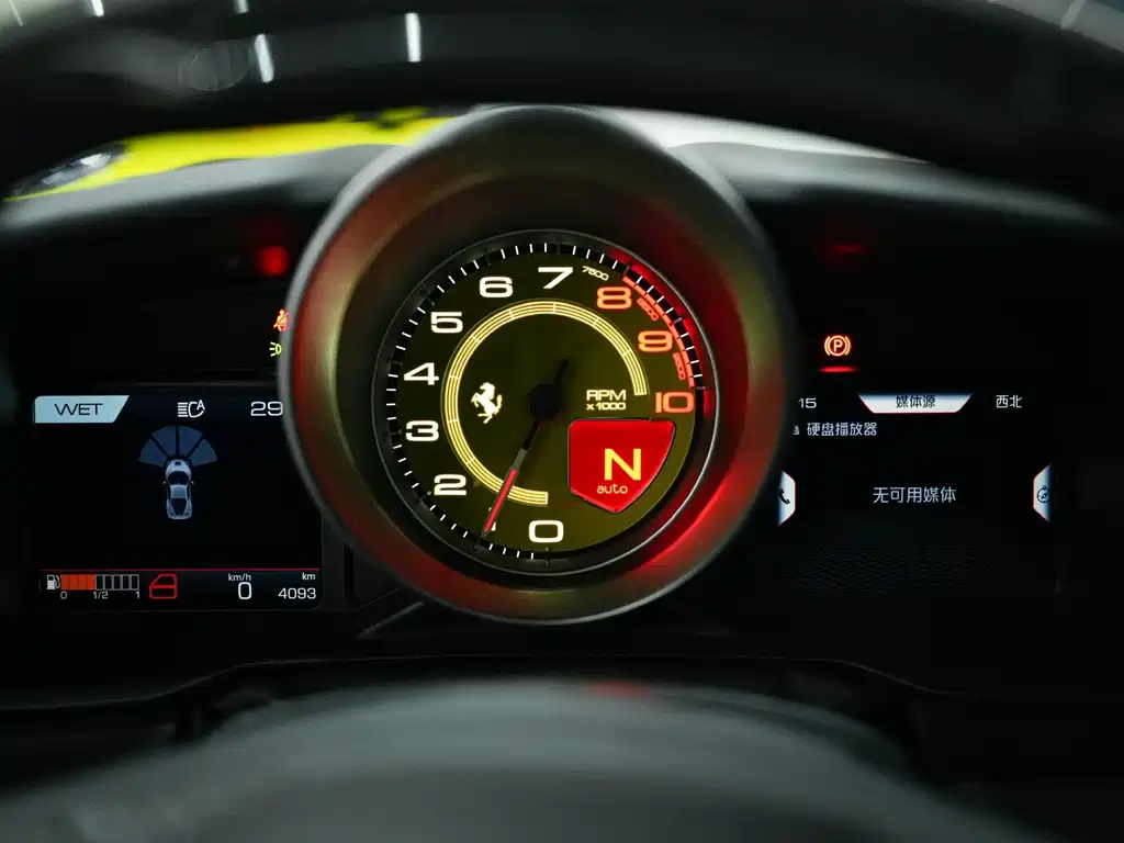 Ferrari F8 2022 — фото 18