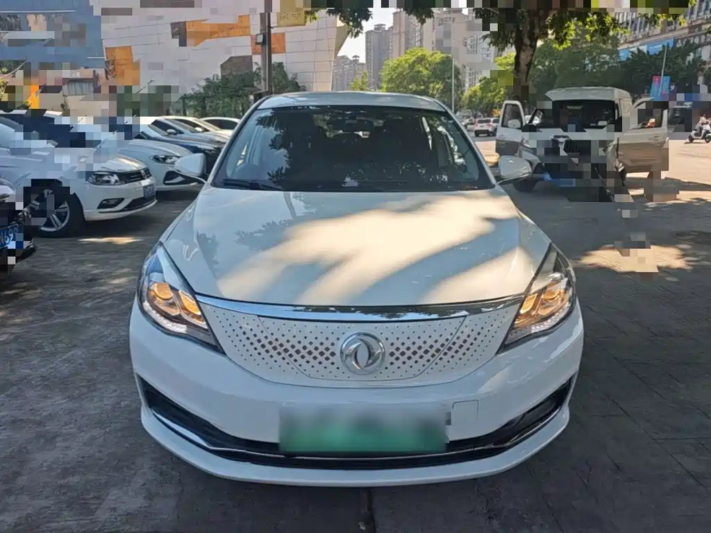 Dongfeng E70 2022