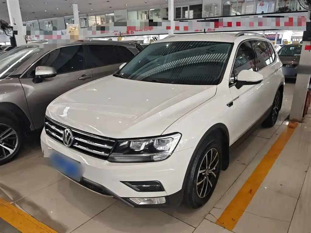 Volkswagen Tiguan L 2018 — фото 1
