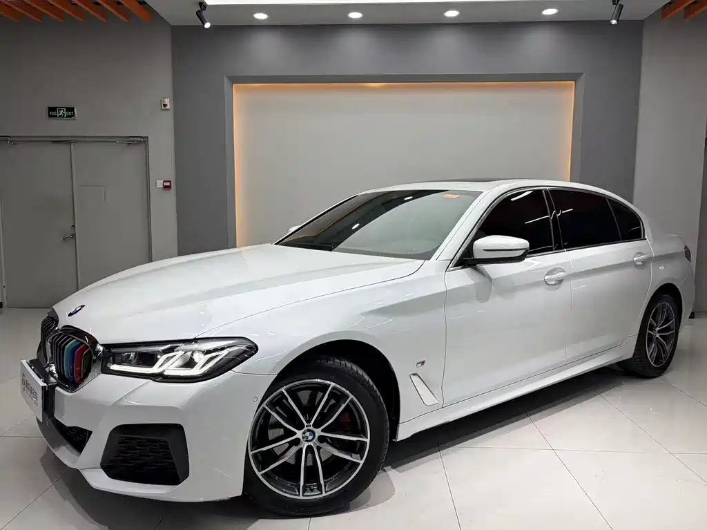 BMW 5 Series 2023 — фото 1