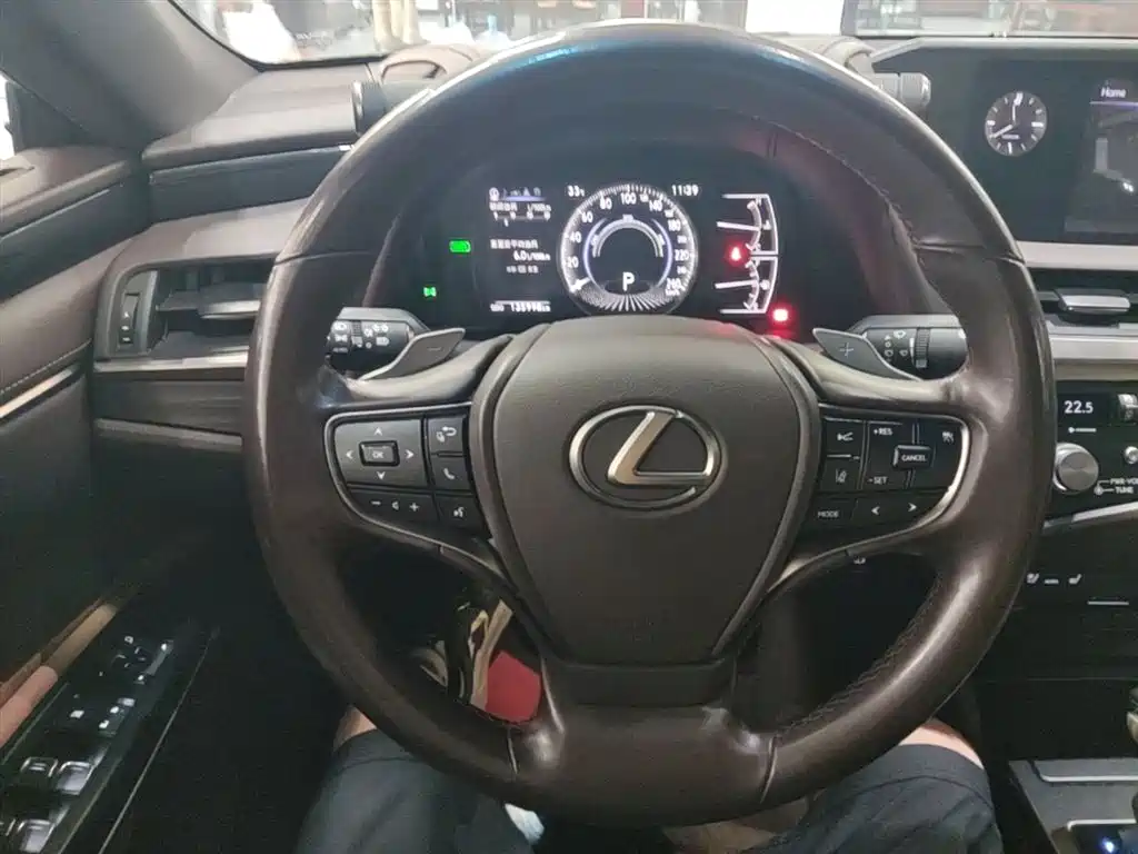 Lexus ES 2021 — фото 11