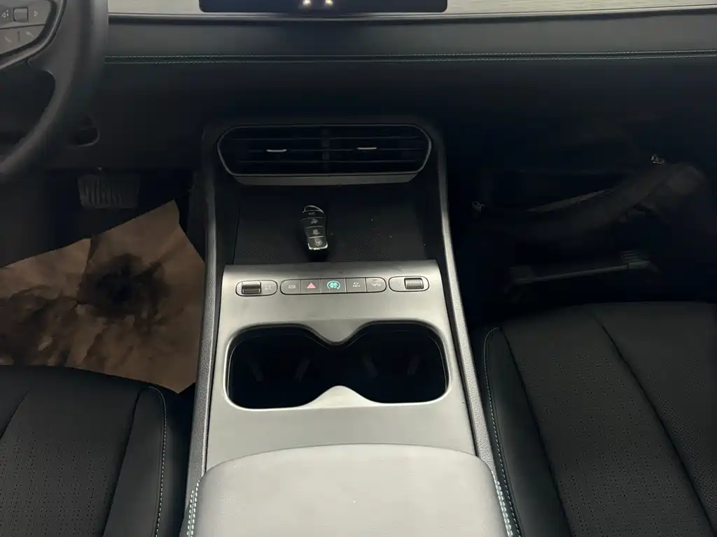 BYD Seal 05 DM-i 2025 — фото 10