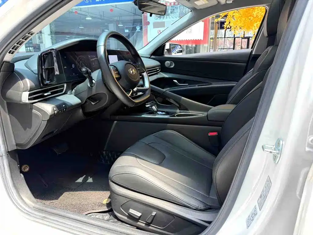 Hyundai Elantra 2022