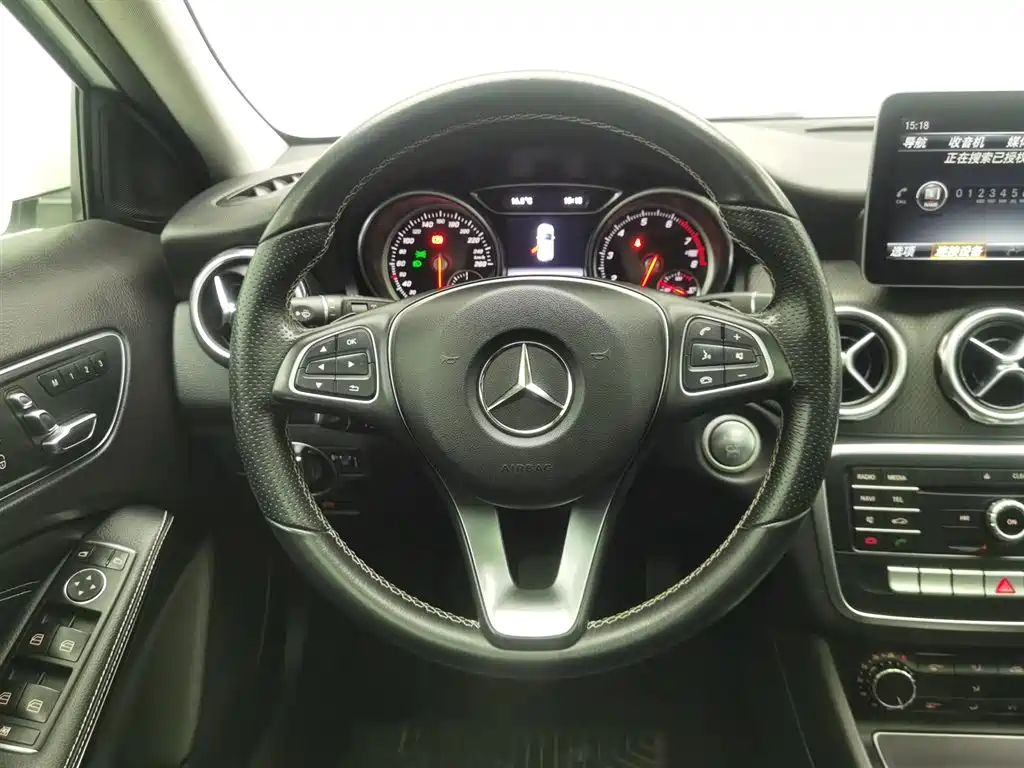 Mercedes-Benz GLA 2018 — фото 11
