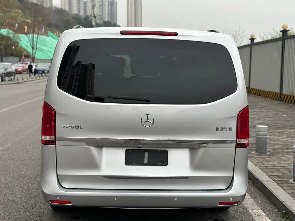Mercedes-Benz V-Class 2017 — фото 15