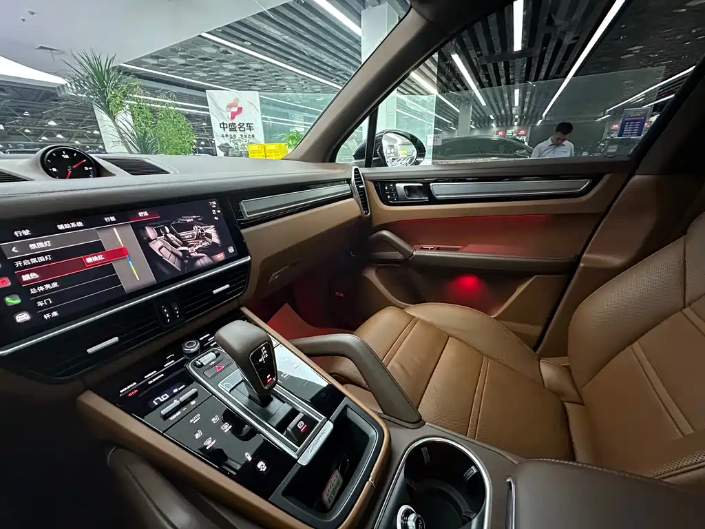 Porsche Cayenne 2023 — фото 17