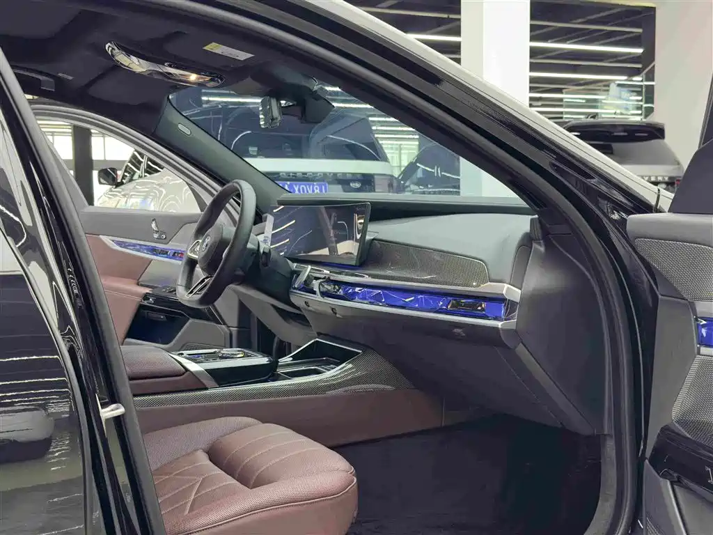 BMW i7 2023 — фото 10