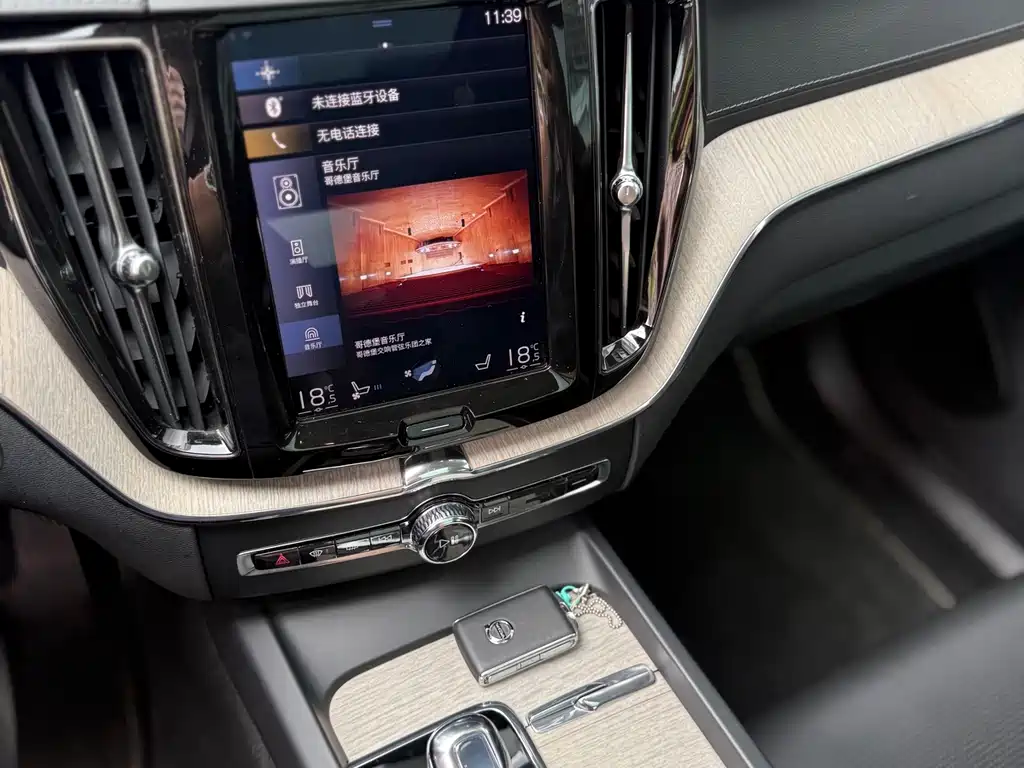 Volvo XC60 PHEV 2020 — фото 30