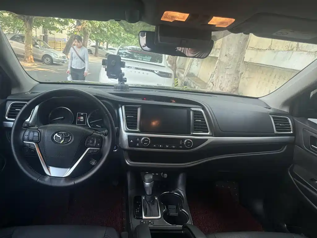 Toyota Highlander 2020 — фото 12