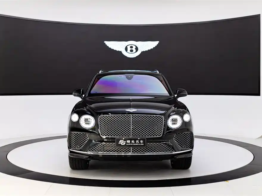 Bentley Bentayga 2023 — фото 2