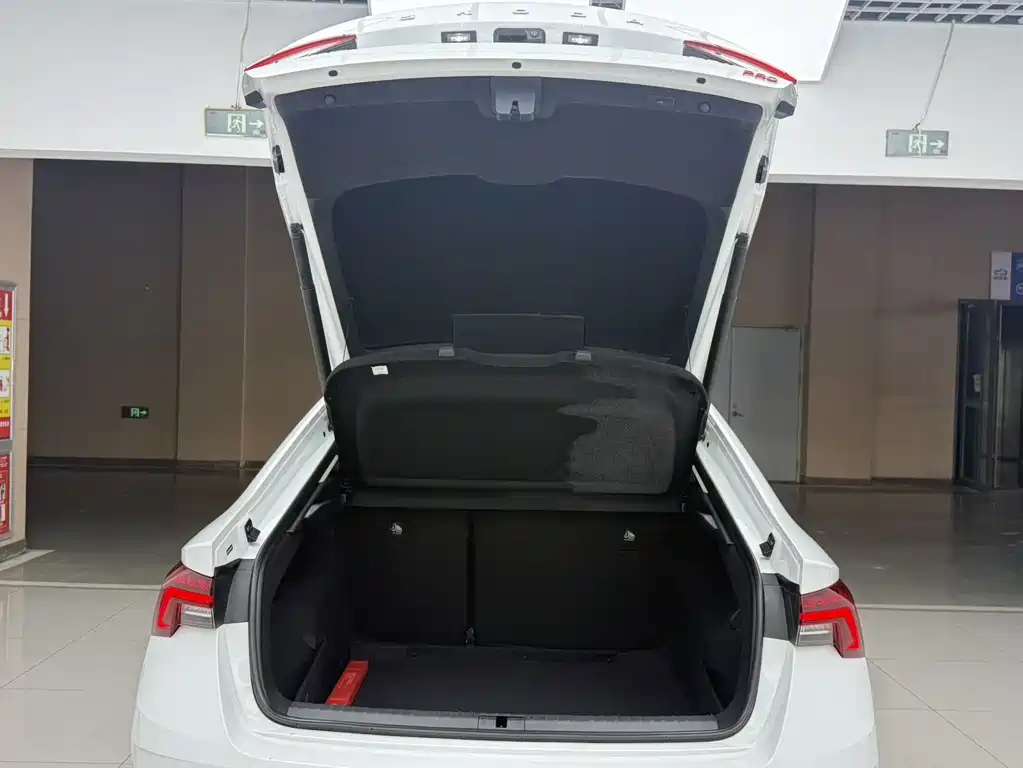 Skoda Octavia 2023 — фото 13