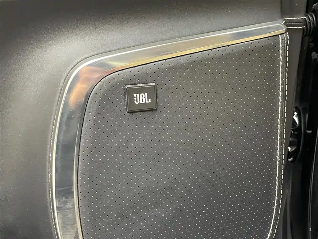 Toyota Alphard 2020 — фото 13