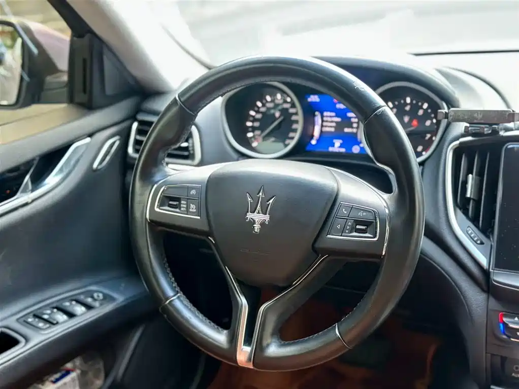 Maserati Ghibli 2020 — фото 16